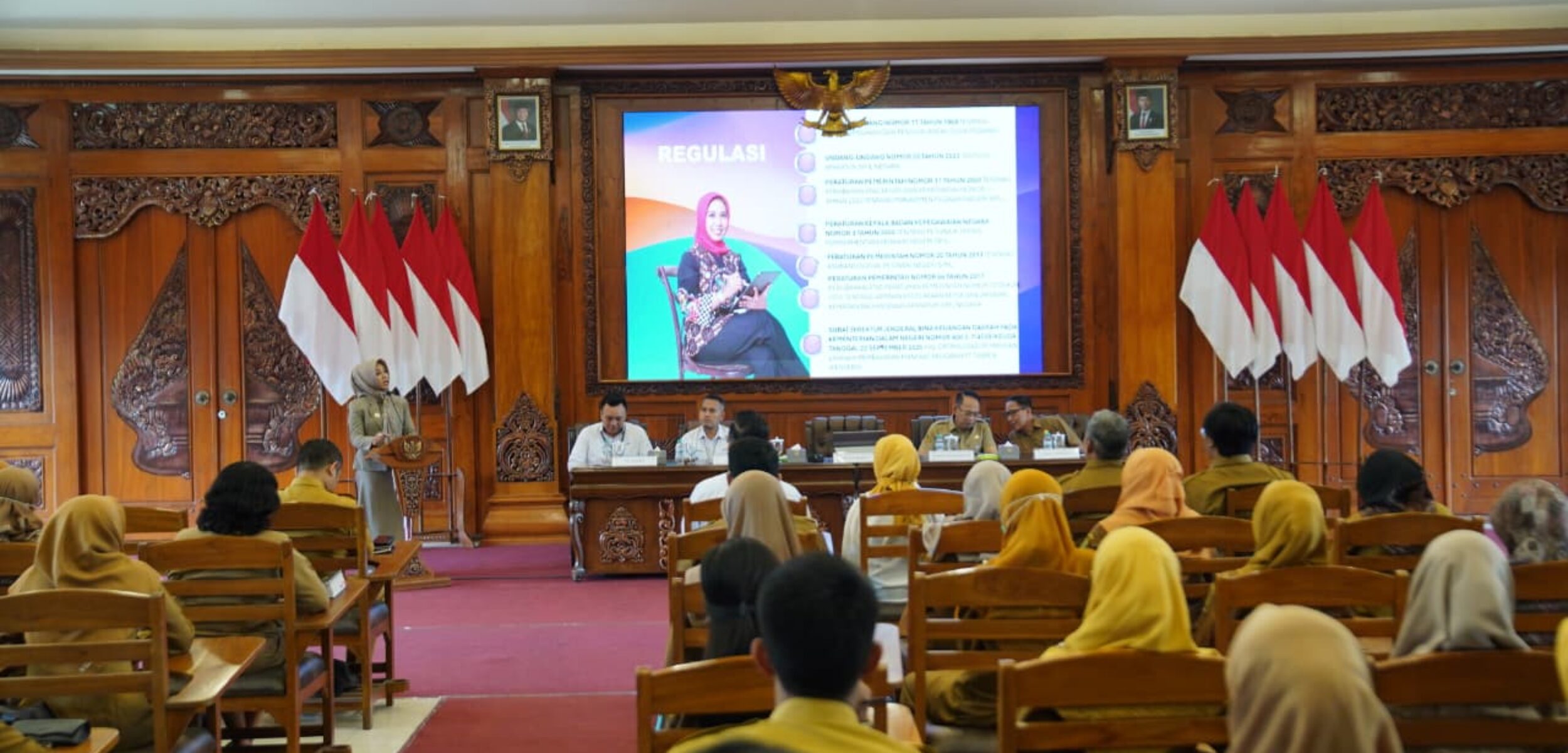 Wali Kota Mojokerto Ika Puspitasari memberikan sambutan dalam Sosialisasi Manfaat Jaminan Hari Tua (JHT) bagi Pegawai Pemerintah dengan Perjanjian Kerja (PPPK/P3K) dan layanan Taspen Group bagi seluruh ASN. (Kominfo Kota Mojokerto)