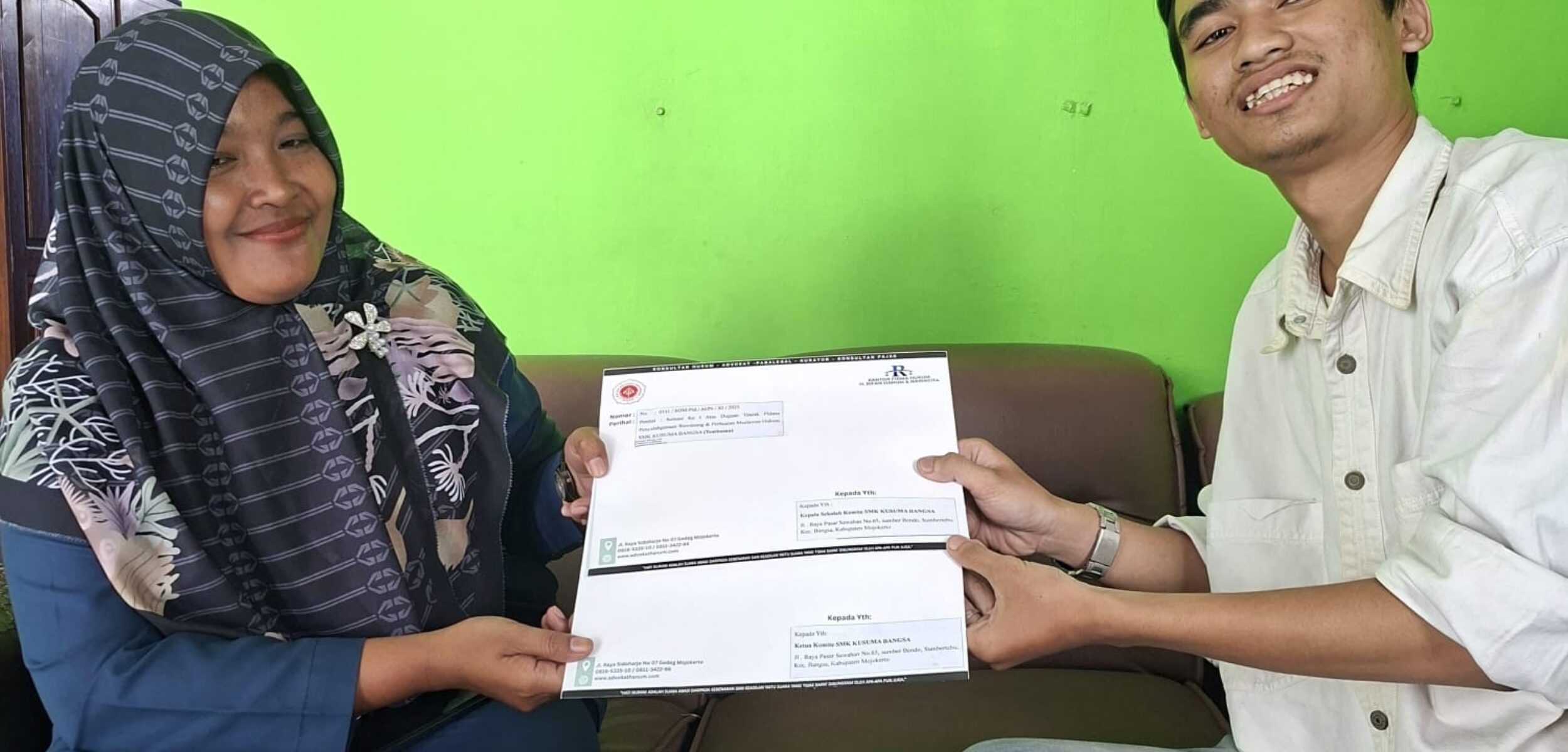 Diterima Dwi Retanasari (TU SMK Kusuma Bangsa). Pengirim : Ary Yudistira (Paralegal Kantor Firma Hukum H Rifan Hanum & Nawacita)