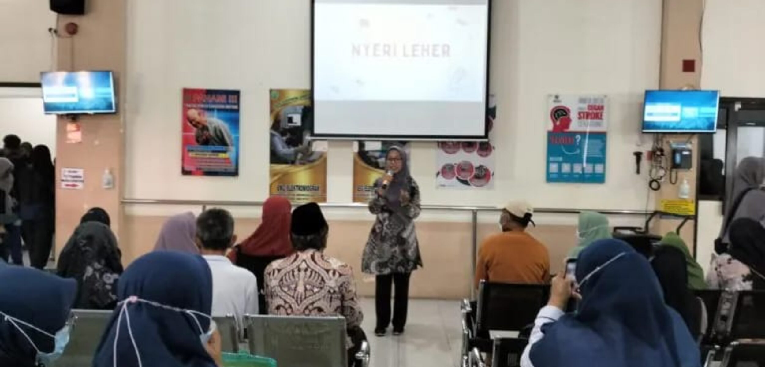 Umi Hanik Mardiyana, S.Kes., seorang fisioterapis dari RSUD Jombang. (RSUD Jombang for Kabar Terdepan)