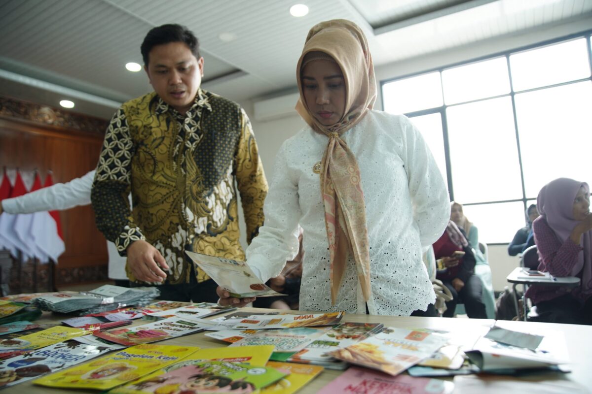 WhatsApp Image 2025 11 05 at 1.55.00 PM 1 Wali Kota Mojokerto Ika Puspitasari meninjau Pelatihan Branding dan Packaging serta Digital Marketing untuk mendorong UMKM naik kelas. (Kominfo Kota Mojokerto)