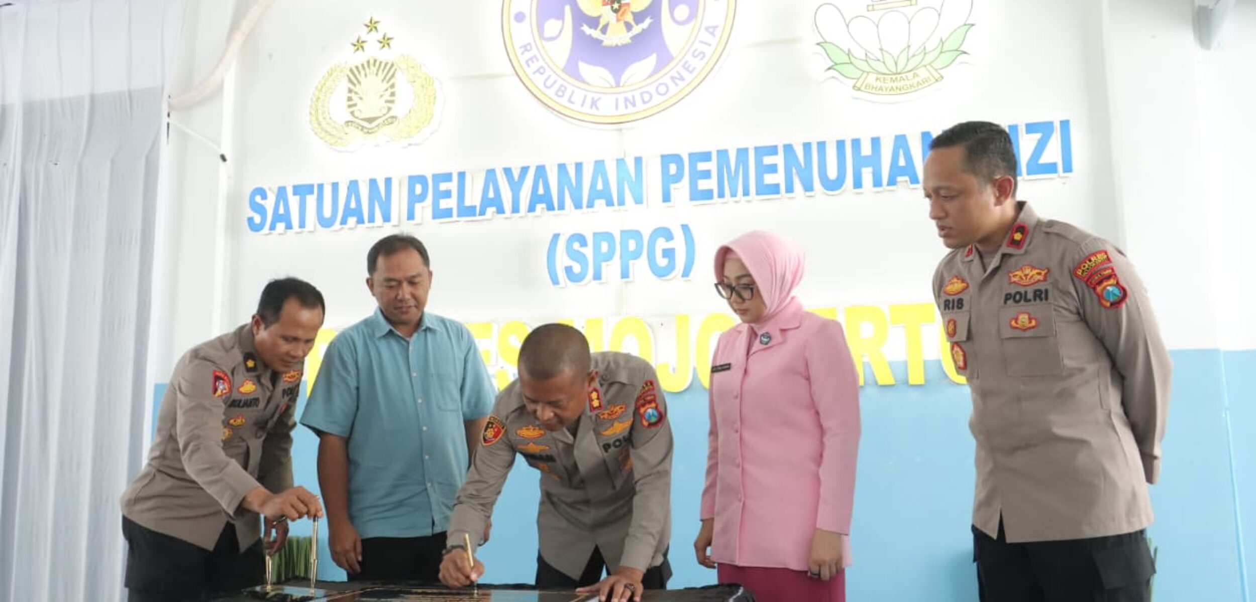 Satuan Pelayanan Pemenuhan Gizi (SPPG) Polres Mojokerto secara resmi diluncurkan dan siap beroperasi di Dusun/Desa Sedati, Kecamatan Ngoro. (Humas Polres Mojokerto)