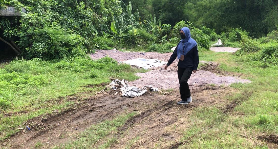 Material limbah B3 yang berada di area pemukiman warga di Desa Jambuwok, Kecamatan Trowulan, Kabupaten Mojokerto. (Redaksi Kabar Terdepan)