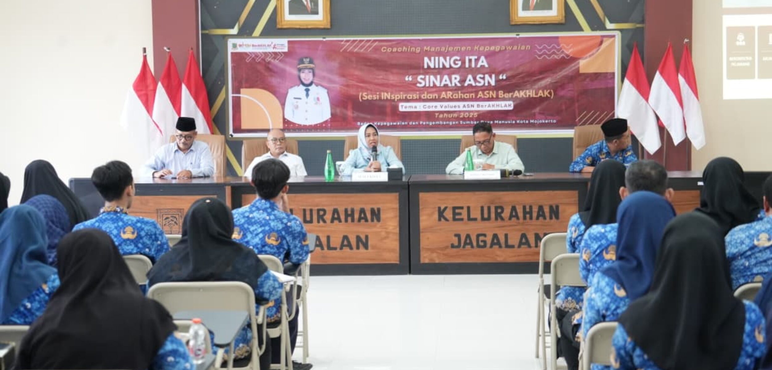 Wali Kota Mojokerto Ika Puspitasari dalam kegiatan Coaching Manajemen Kepegawaian yang bertajuk “Ning Ita Sinar ASN” (Sesi Inspirasi dan Arahan ASN BerAKHLAK). (Kominfo Kota Mojokerto)