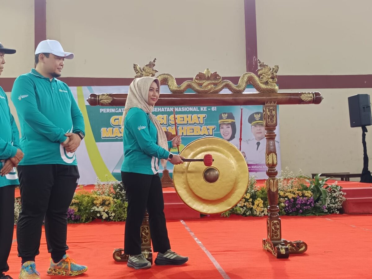 Wali Kota Mojokerto Ika Puspitasari saat membuka peringatan Hari Kesehatan Nasional ke-61. (Ezra/Kabarterdepan.com)