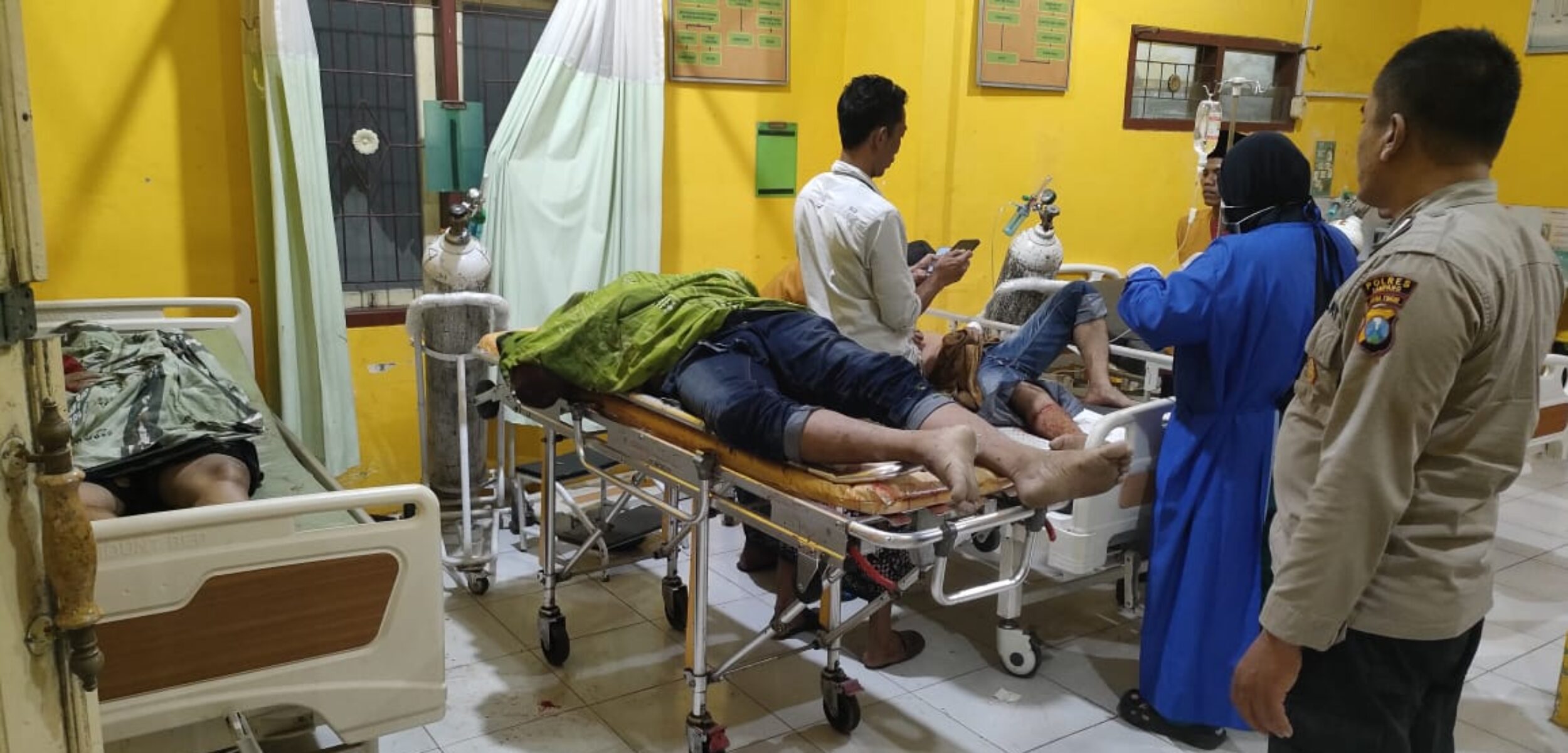 Korban mengalami luka dilarikan ke Puskesmas Omben (Fais/Kabarterdepan.com)