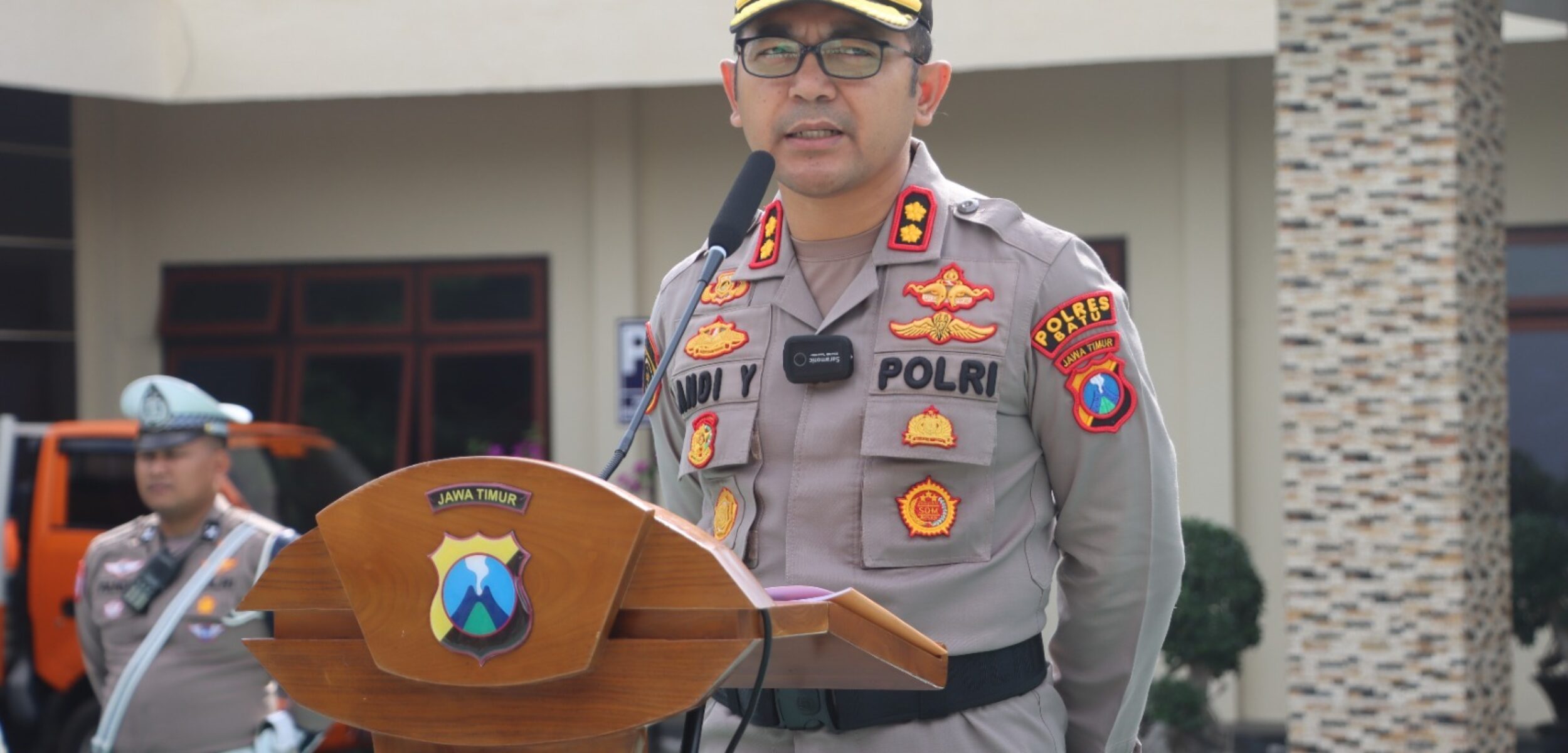 Kapolres Batu, AKBP Andi Yudha Pranata, S.H., S.I.K., M.Si., saat menyampaikan kebanggaan dan apresiasi atas capaian penghargaan peringkat 1. (Yan)