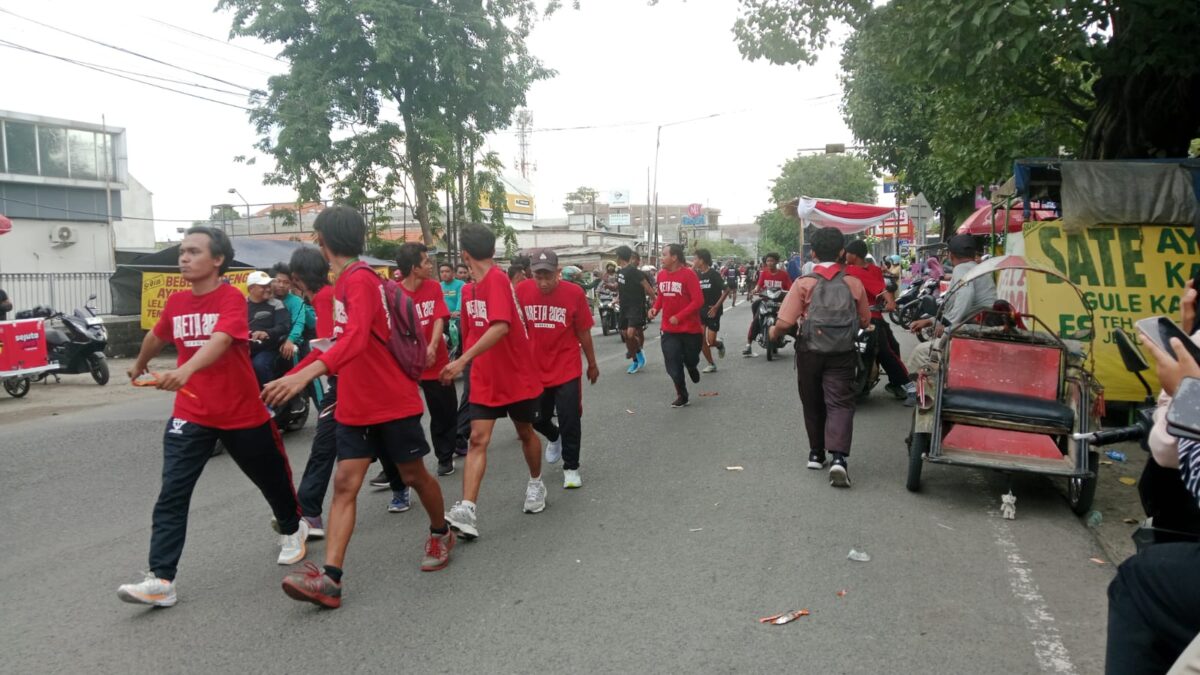 WhatsApp Image 2025 11 18 at 11.27.29 AM 1 Peserta Gerak Jalan Mojokerto Surabaya. (Innka/Kabarterdepan.com)