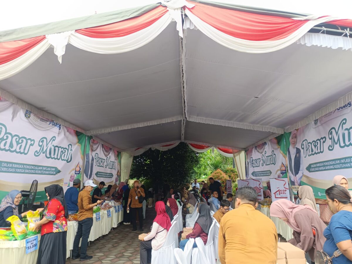 Pasar Murah di Kecamatan Magersari, Kota Mojokerto. (Ezra/Kabarterdepan.com)