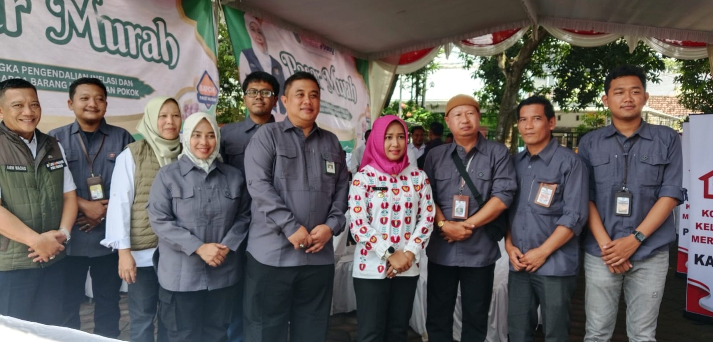 Wali Kota Mojokerto Ika Puspitasari saat meninjau gelaran Pasar Murah Mojokerto. (Innka/Kabarterdepan.com)