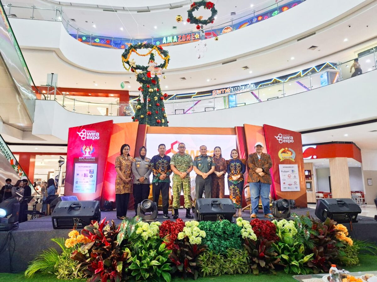 WhatsApp Image 2025 11 29 at 1.11.46 PM 1 Foto bersama setalah pembukaan Wira Expo 2025 (Astrid/Kabarterdepan.com)