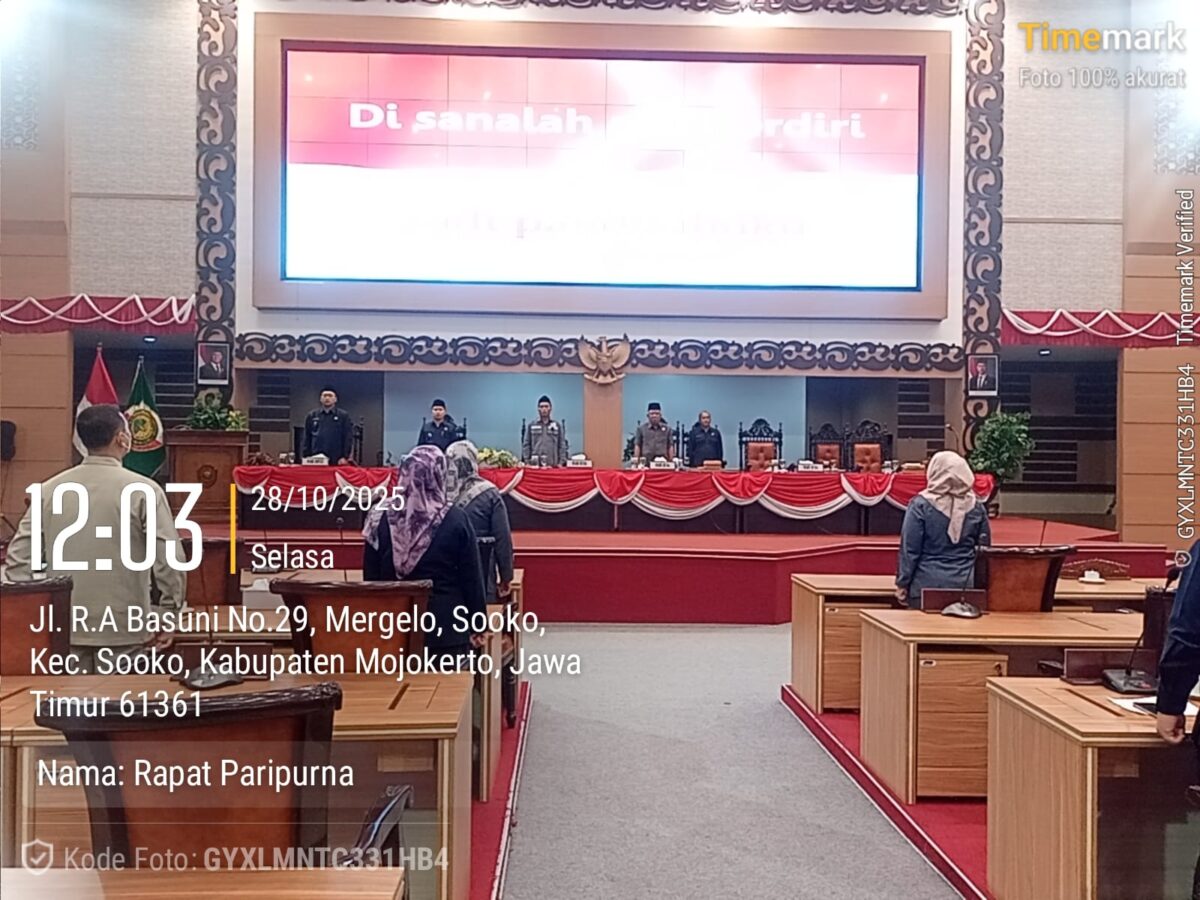 Bupati Mojokerto Muhammad Albarra dalam Rapat Paripurna DPRD Kabupaten Mojokerto dengan agenda Penyampaian Jawaban Bupati Mojokerto atas Pandangan Umum Fraksi-fraksi terhadap Rancangan Peraturan Daerah tentang Anggaran Pendapatan dan Belanja Daerah (APBD) Tahun Anggaran 2026. (Setwan Kab Mojokerto)