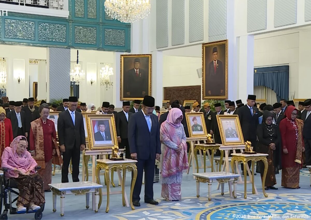 Presiden Prabowo Subianto hari ini (10/11/2025) menganugerahkan gelar Pahlawan Nasional kepada sepuluh tokoh bangsa dalam sebuah upacara kenegaraan. (Tangkapan layar Youtube Sekretariat Negara)