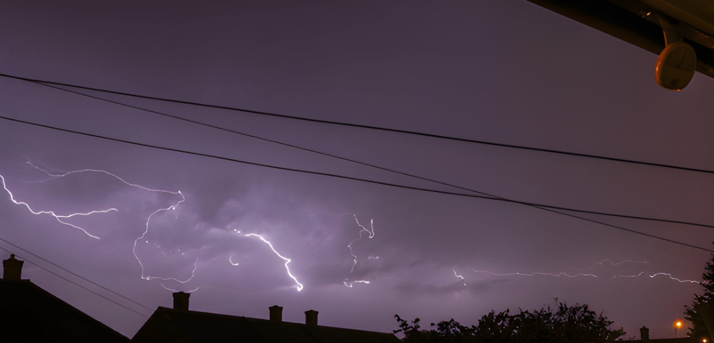 Cuaca Jawa Tengah Senin 16 Februari 2026, Awas Hujan Petir di Wilayah Ini