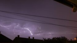 Cuaca Jawa Tengah Senin 16 Februari 2026, Awas Hujan Petir di Wilayah Ini