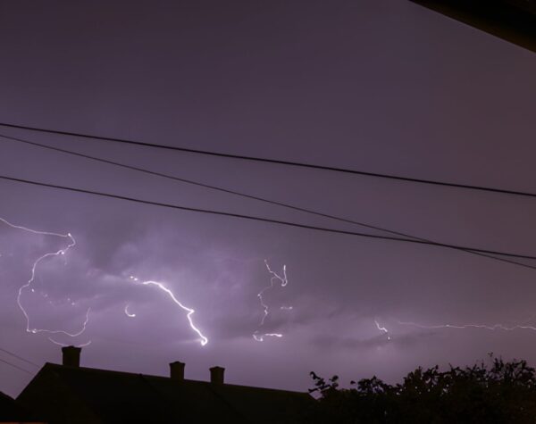 Cuaca Jawa Tengah Senin 22 Desember 2025, Awas Hujan Petir