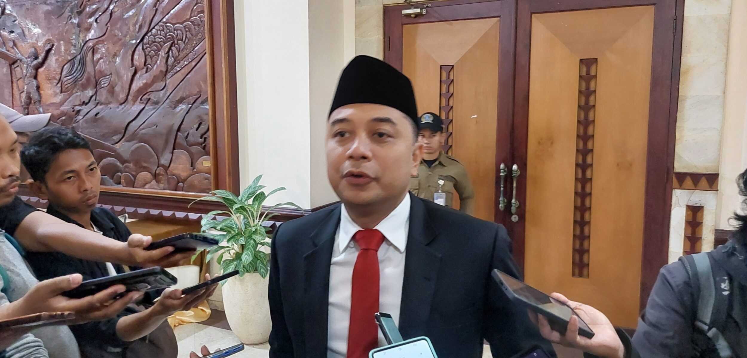Ekonomi Surabaya Tumbuh 5,76 Persen, Eri Cahyadi Optimistis Tembus 6 Persen di 2026