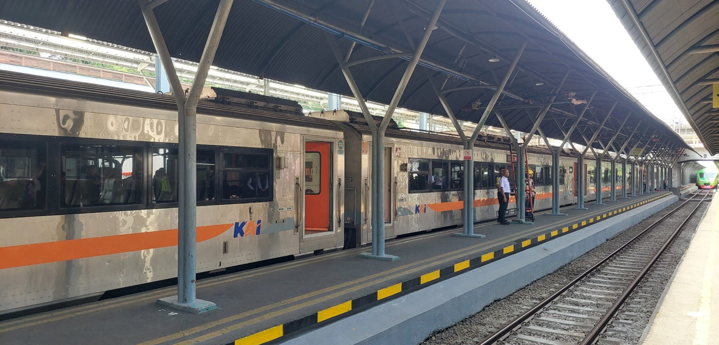 Jelang Nataru 2025/2026, KAI Daop 8 Surabaya Catat Penjualan 108 Ribu Tiket