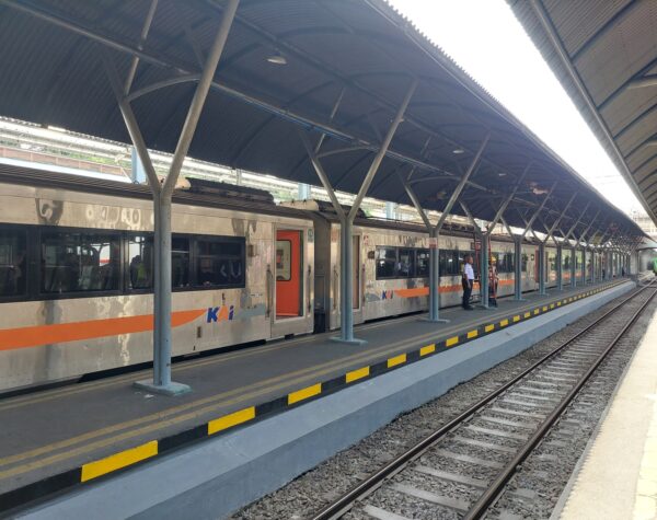 Jelang Nataru 2025/2026, KAI Daop 8 Surabaya Catat Penjualan 108 Ribu Tiket