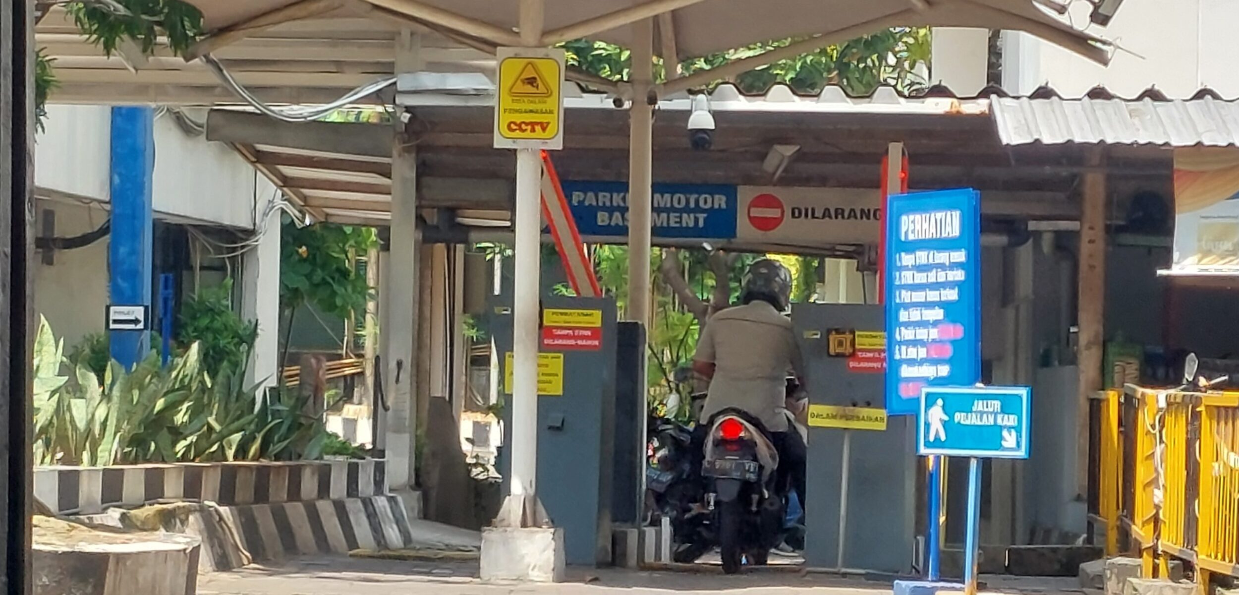 Surabaya Wajibkan Pembayaran Parkir Digital Mulai Januari 2026, Pelanggar Kena Sanksi