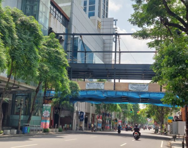 Proyek JPO Ikonik di Jalan Tunjungan Molor, Penyelesaian Diundur ke April 2026