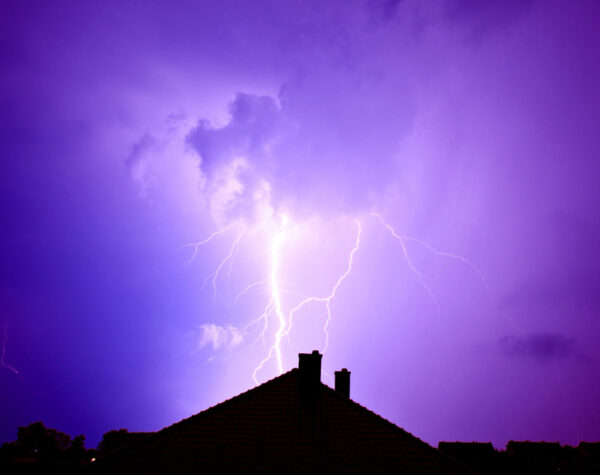 Cuaca Provinsi DIY Besok 12 Februari 2026: Hujan Lebat Disertai Petir