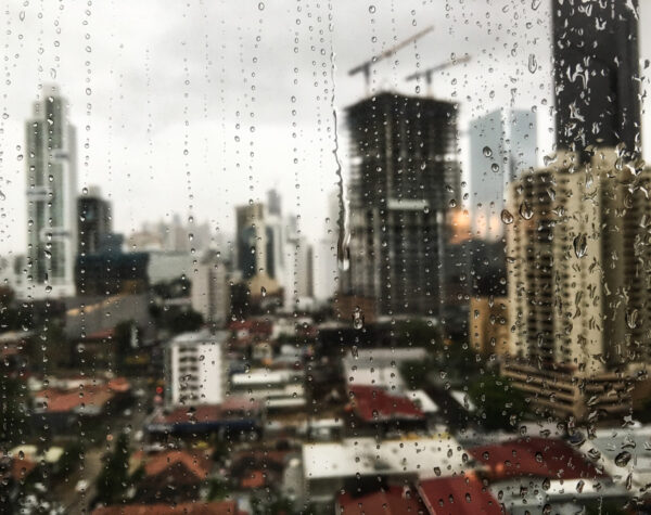 Cuaca DKI Jakarta 11-12 Februari: Berawan hingga Hujan Ringan Disertai Petir