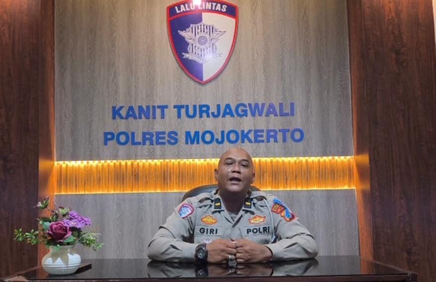 Kanit Turjagwali Satlantas Polres Mojokerto, Ipda Giri Setyo Adi saat memberikan keterangan. (Redaksi/kabarterdepan.com) 