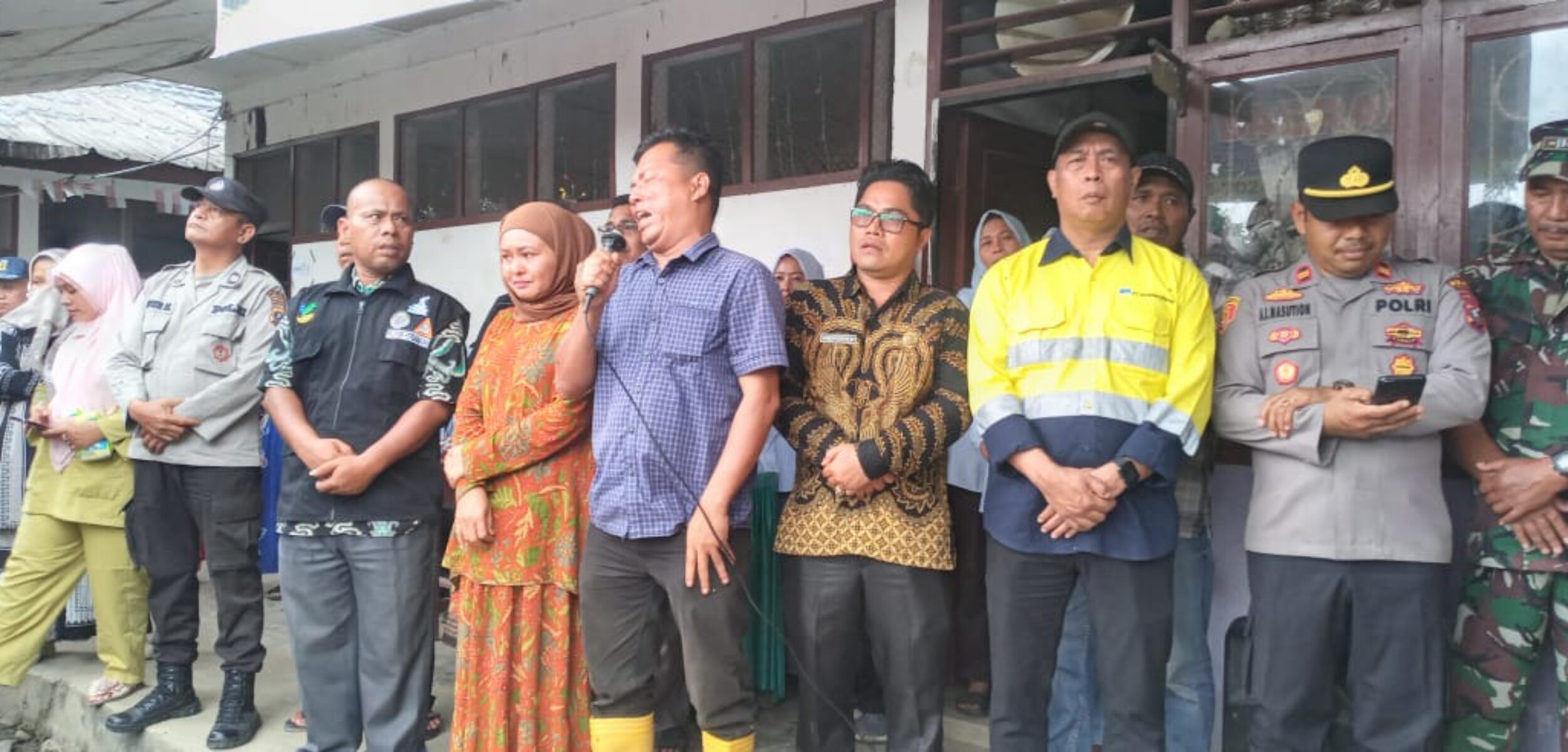 Kepala desa Muara Batang Angkola saat ucapkan terima kasih kepada semua pihak(Suhartono/Kabarterdepan)