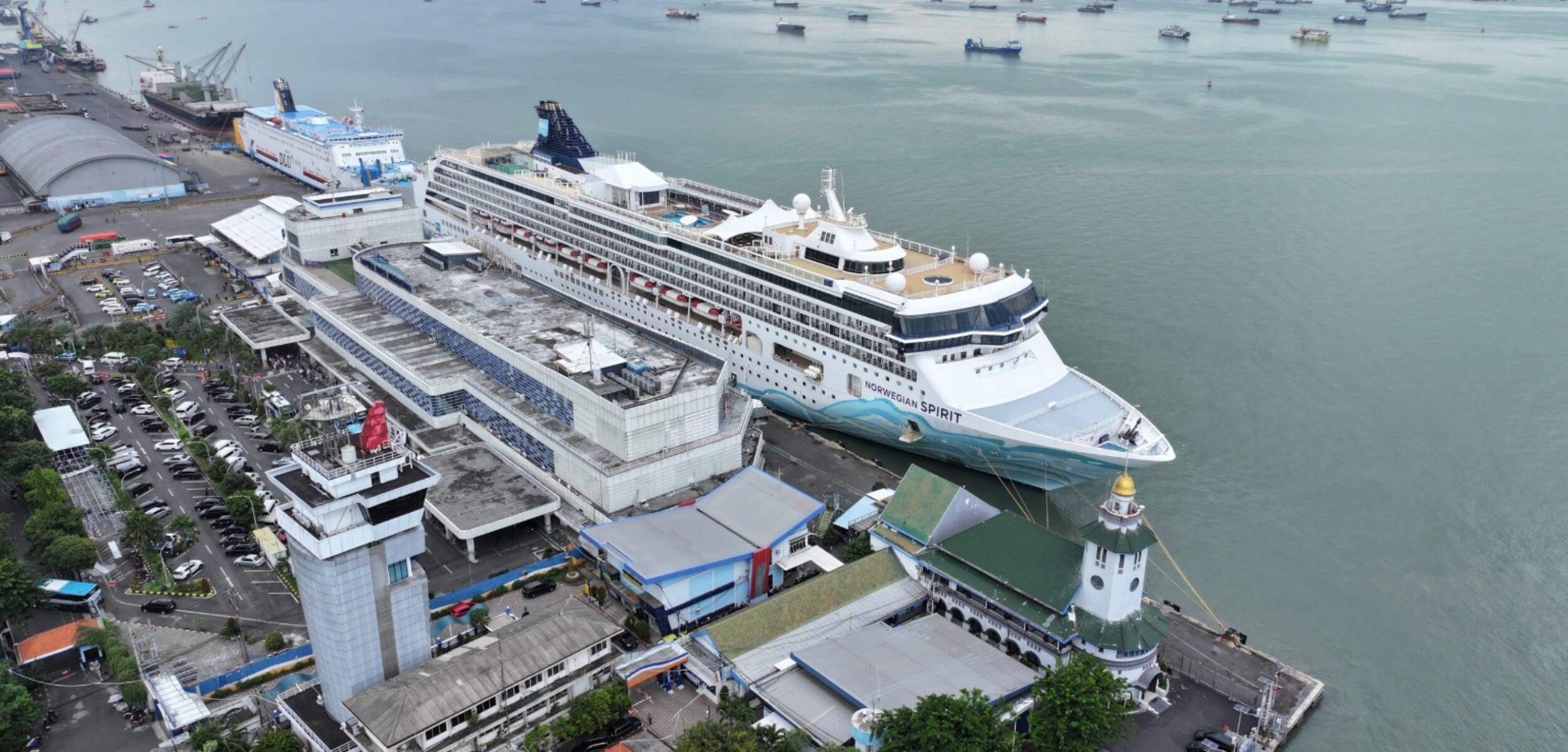 Kapal Pesiar MV Norwegian Spirit Tiba di Surabaya: Gairahkan Pariwisata dan Ekonomi Lokal