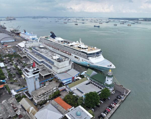 Kapal Pesiar MV Norwegian Spirit Tiba di Surabaya: Gairahkan Pariwisata dan Ekonomi Lokal