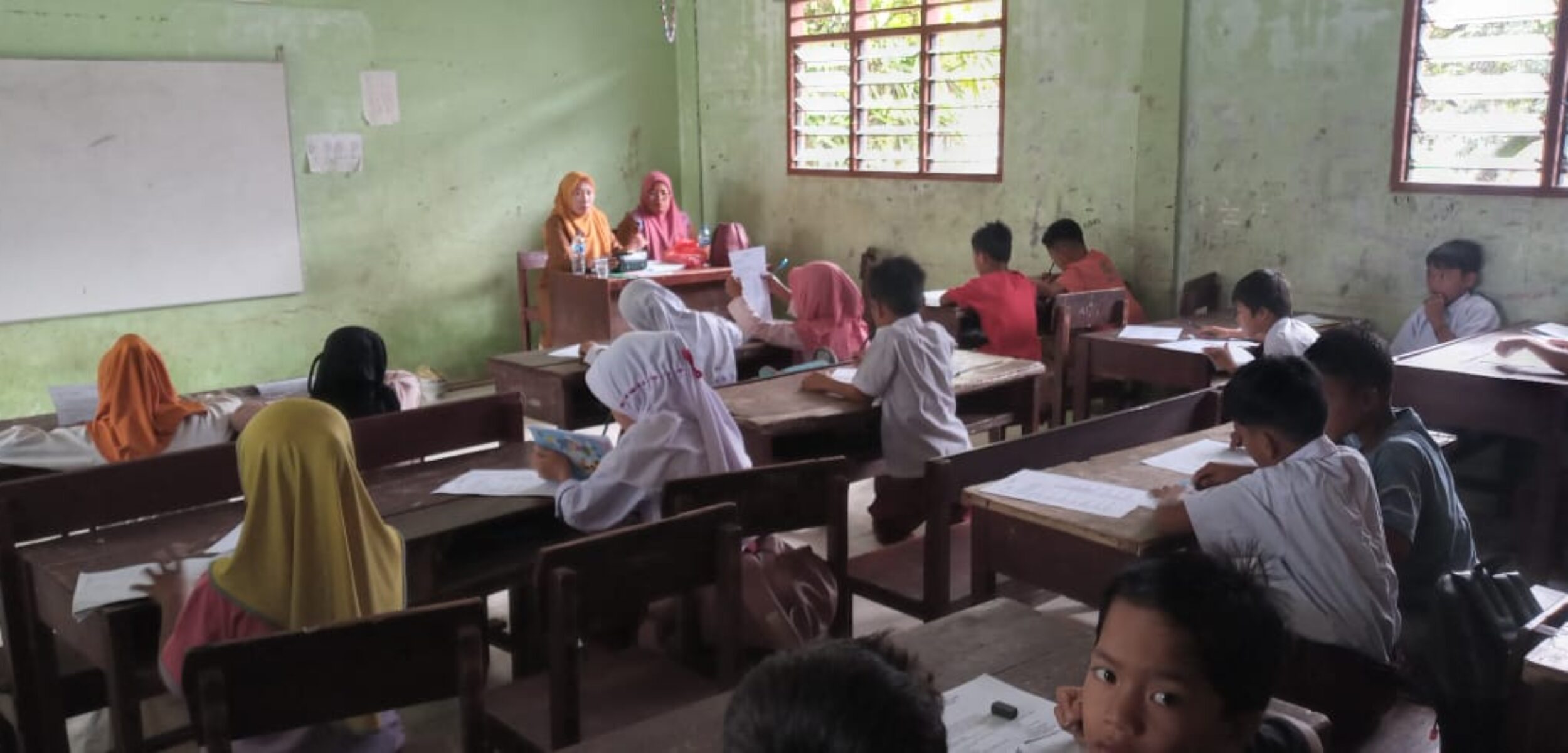 Ratusan Siswa SD dan SMP di Madina Terpaksa Pindah Ujian karena Terdampak Banjir