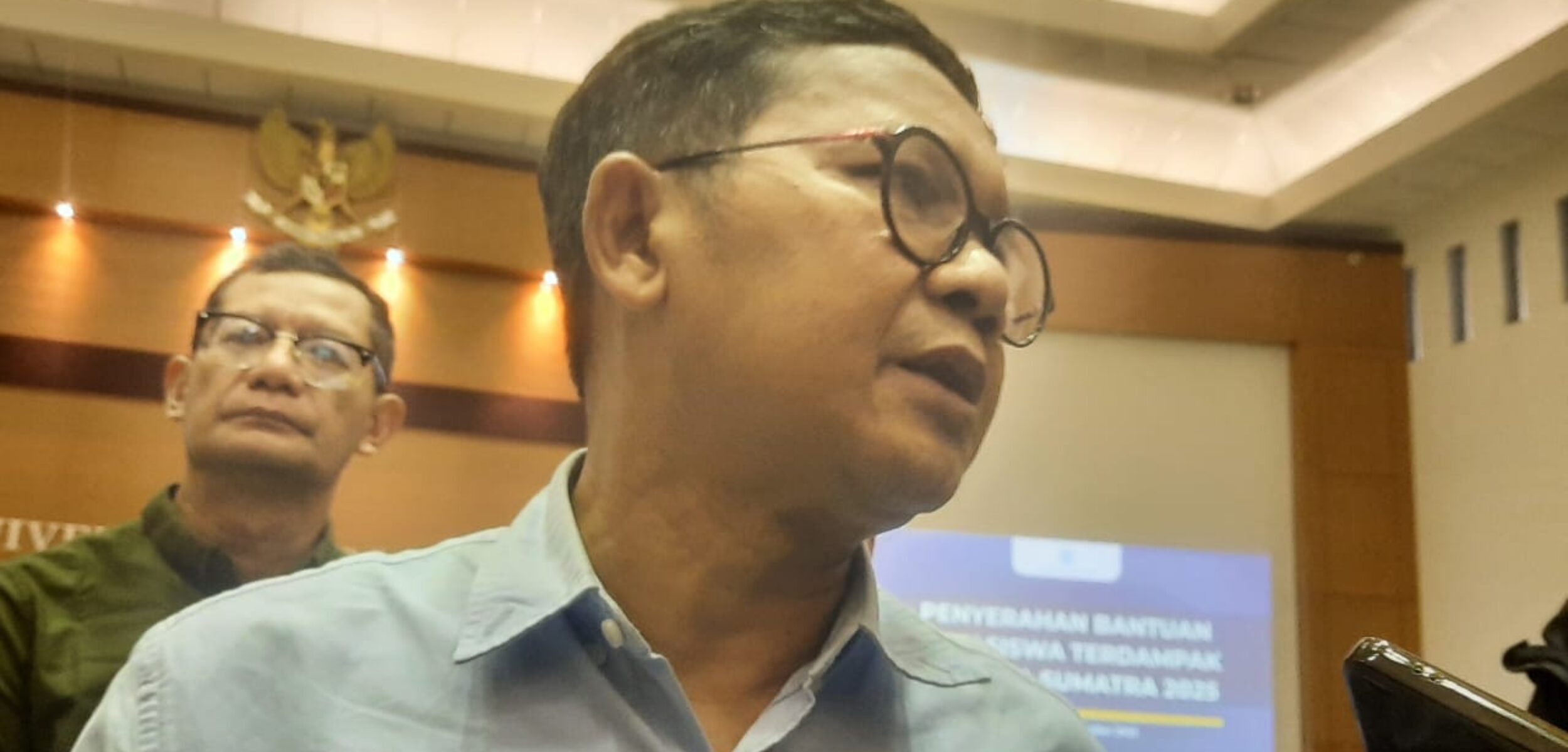 Wakil rektor Bidang Kemahasiswaan UGM Arie Sujito saat diwawancarai di Fakuktas Teknologi Pertanian , Selasa (9/12/2025). (Hadid Husaini/kabarterdepan.com