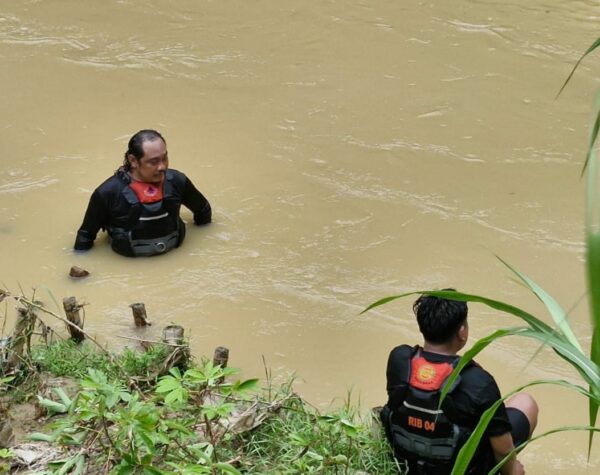 Resmob Polres Blora Gerak Cepat Membantu Pencarian Korban Tenggelam Sungai Lusi