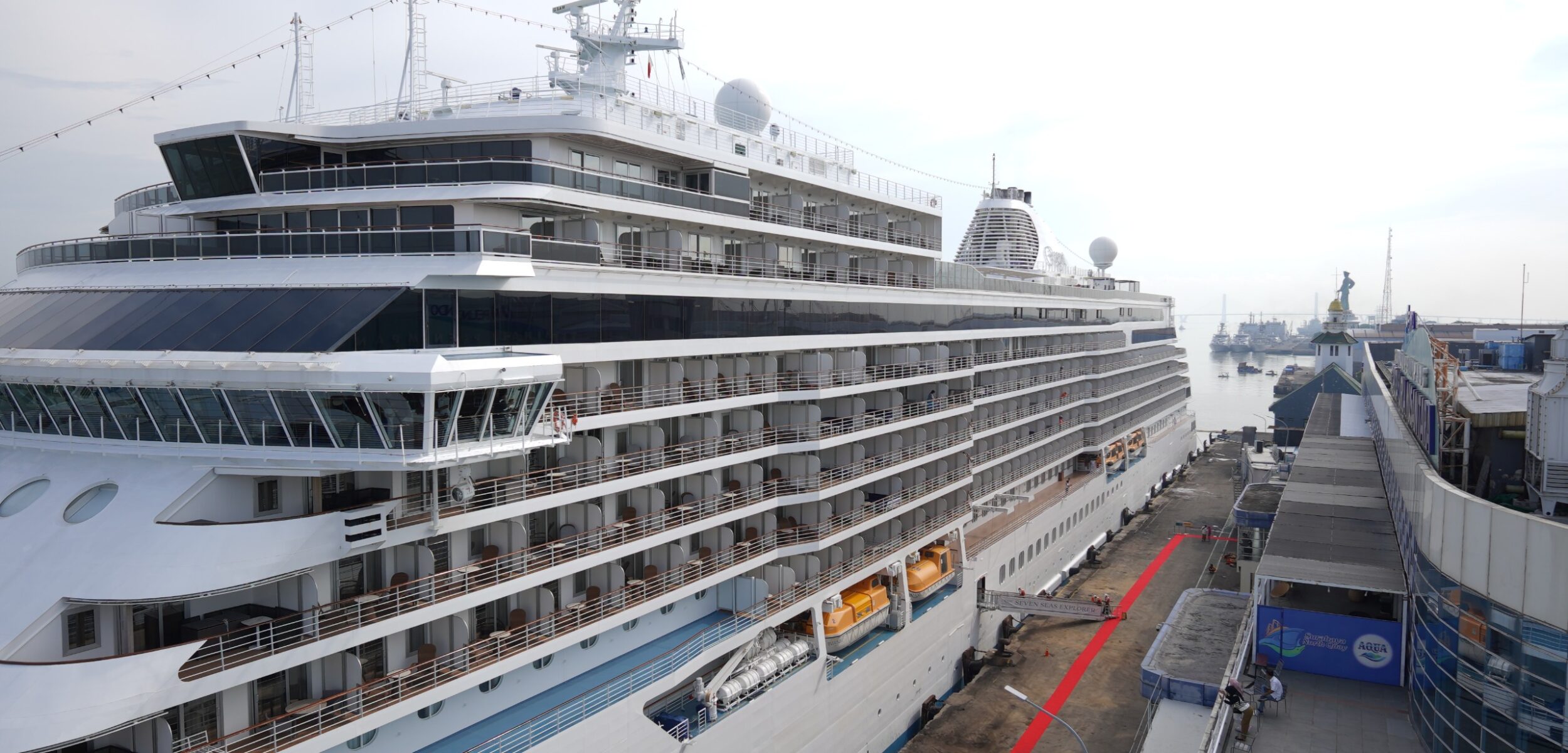 MV Seven Seas Explorer Kembali Bersandar di Pelabuhan Tanjung Perak Surabaya