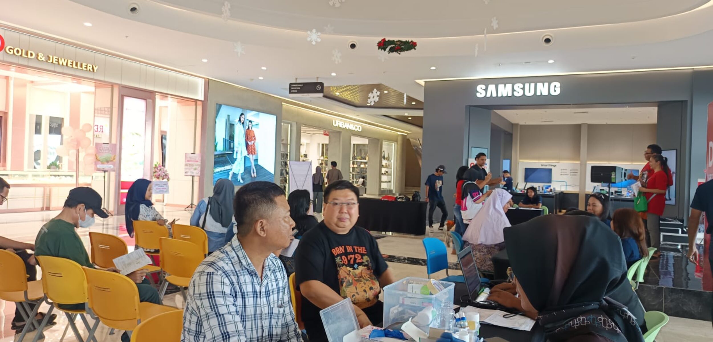 Antusias peserta donor darah. (Ezra/kabarterdepan.com)