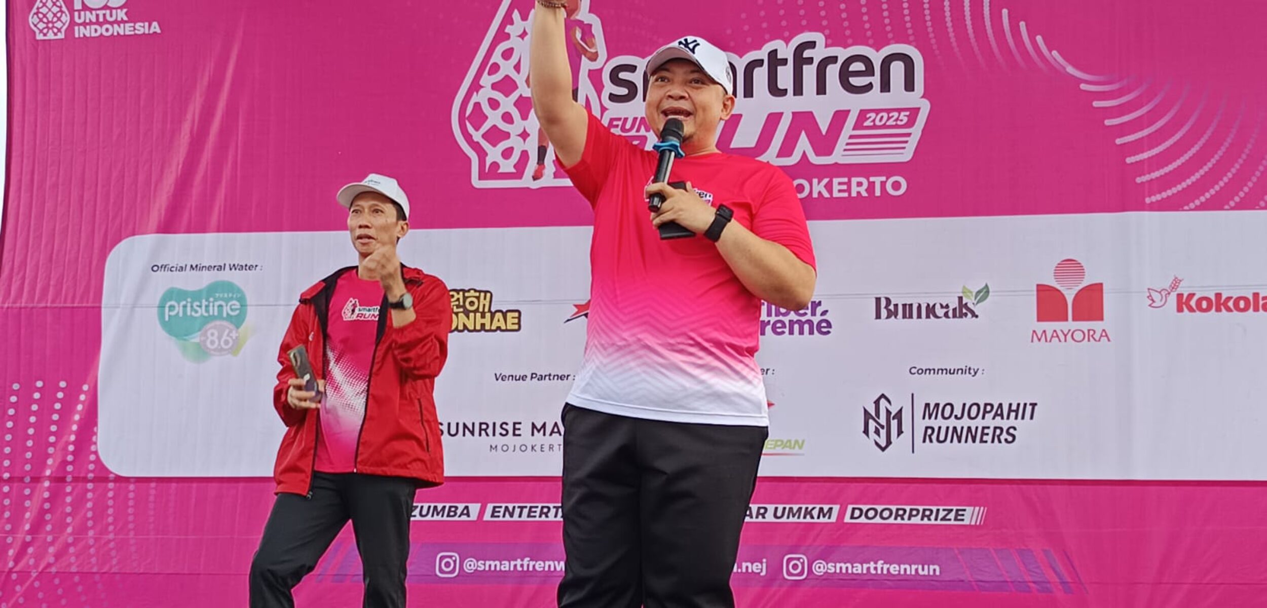 IMG 20251214 WA0037 1 1 Wakil Wali Kota Mojokerto saat memberikan sambutan di acara Smartfren Fun Run 5K. (Ezra/kabarterdepan.com)