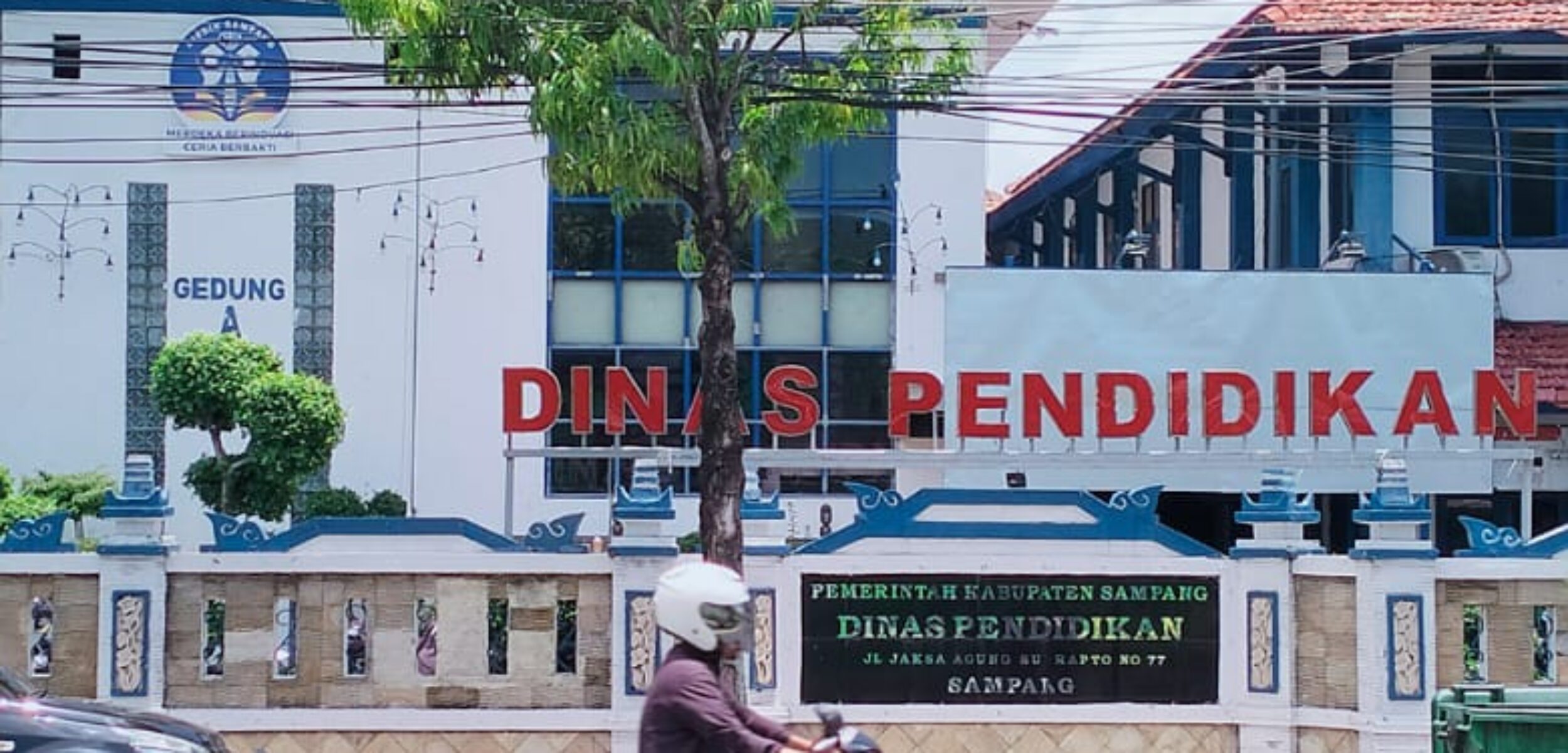 Kantor Dinas Pendidikan Kabupaten Sampang (fais/kabarterdepan.com)