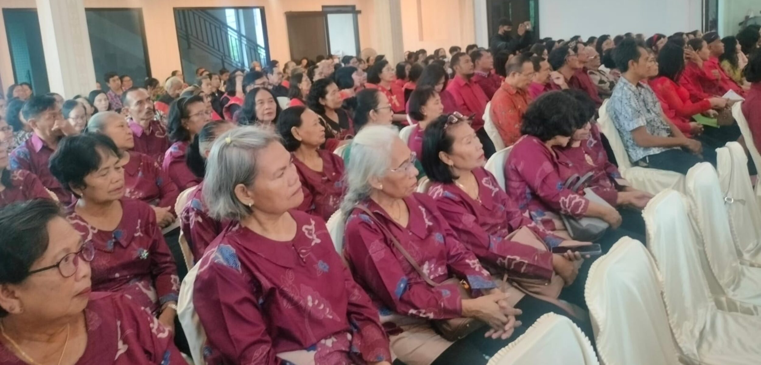 Suasana KKR Natal guru di Kota Mojokerto. (Rio/kabarterdepan.com)