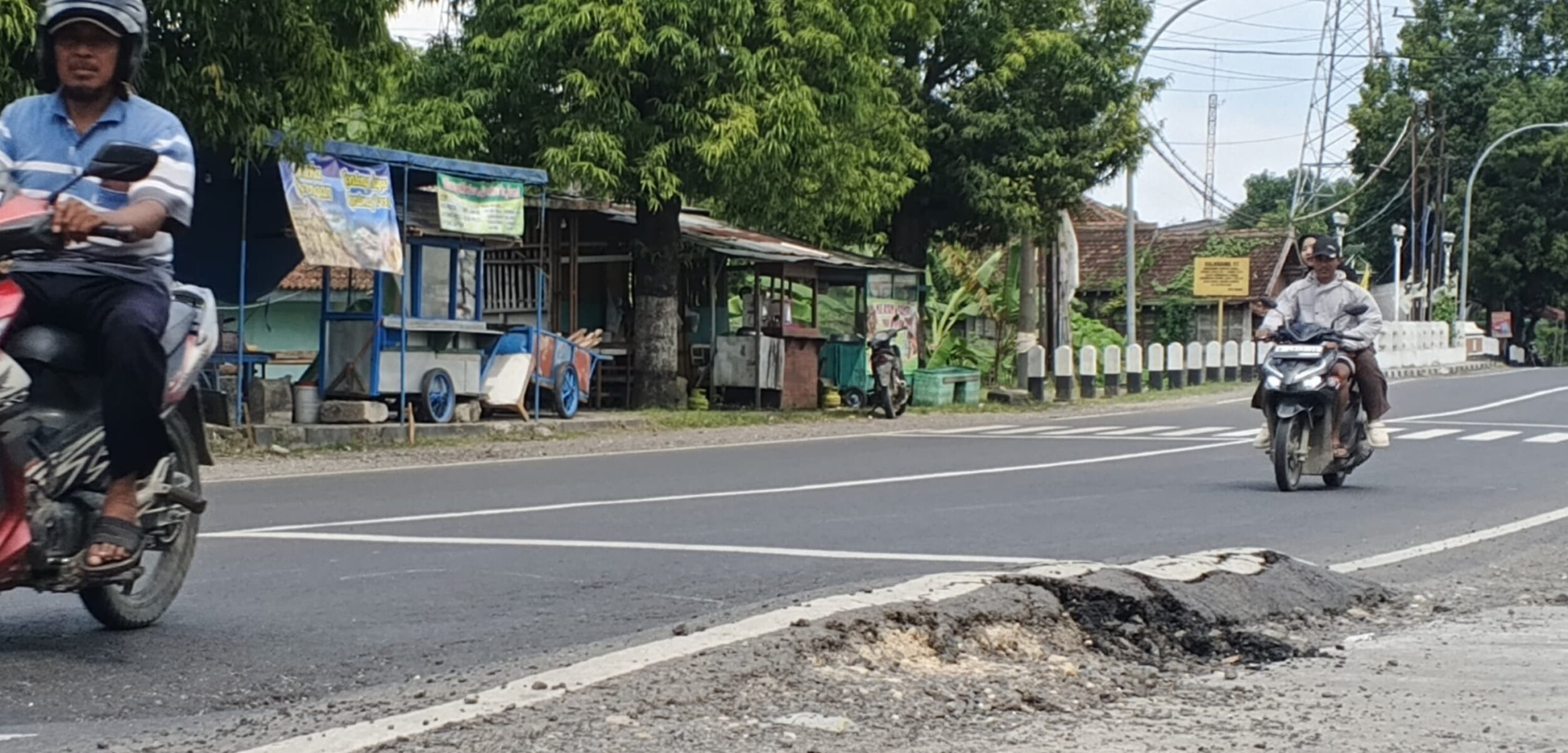 Kondisi jalan rusakndi jalan Gatot Subroto, Blora. (Foto: Rengga/kabarterdepan.com