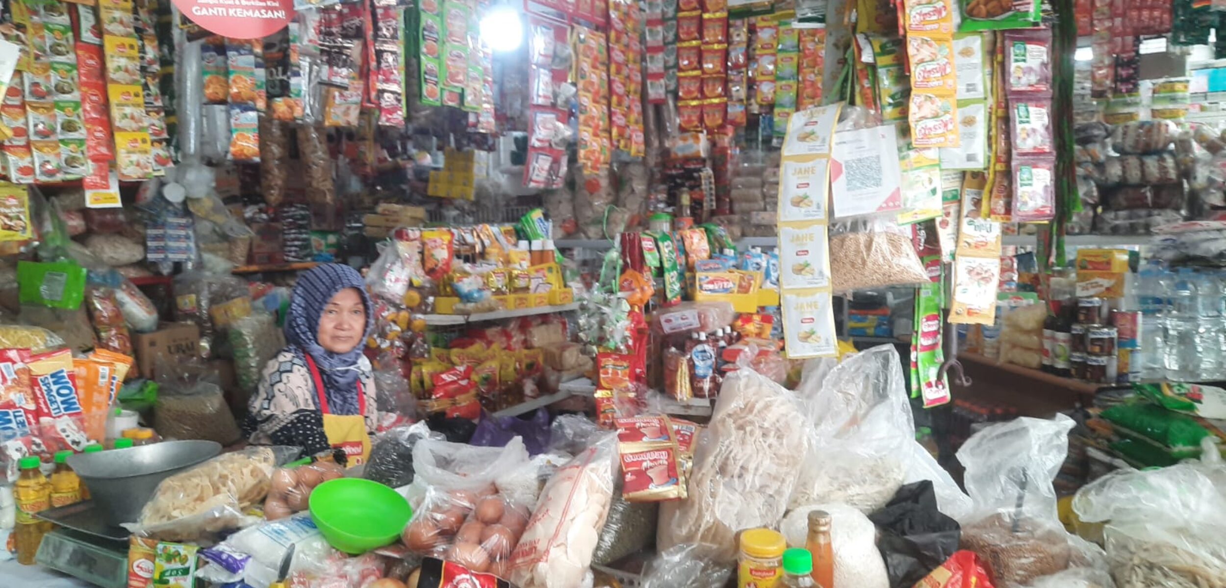 Suasana pedagang Pasar Godean, Sleman, saat libur Nataru, Kamis (25/12/2025). (Hadid Husaini/kabarterdepan.com)