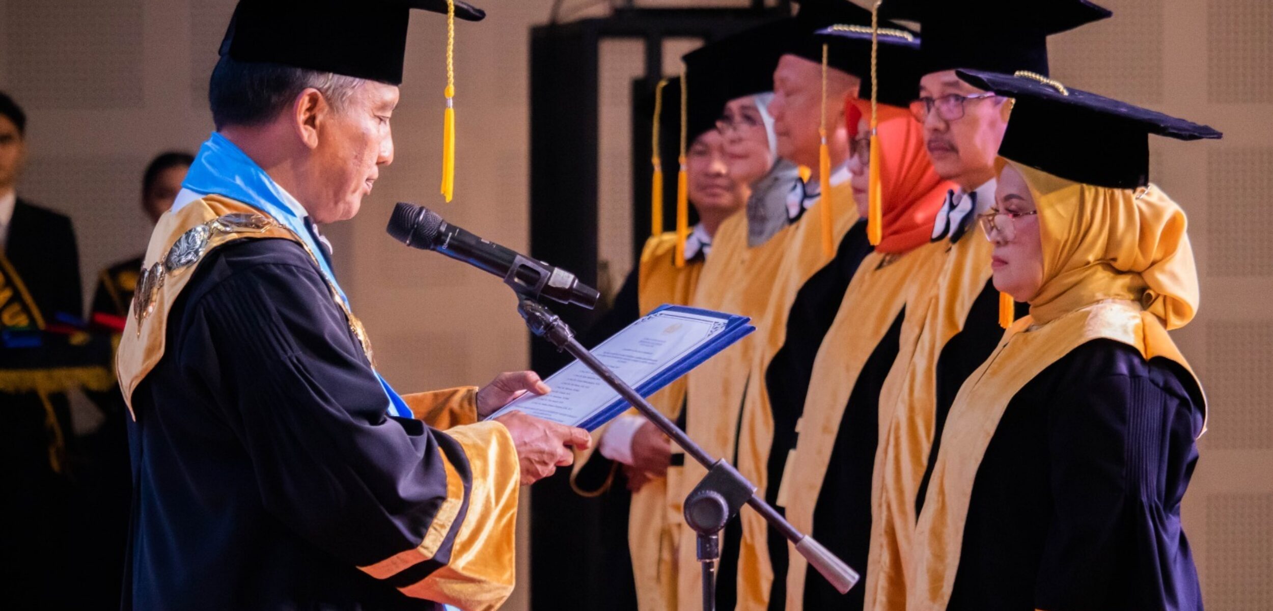 Pengukuhan 11 Guru Besar, Unesa Dorong Riset Berdampak dan Internasionalisasi Kampus