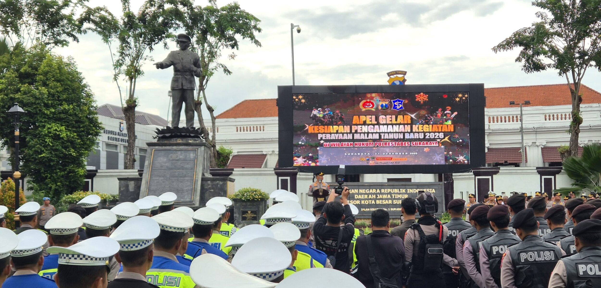 Polrestabes Surabaya Perketat Penyekatan Perbatasan, Imbau Warga Rayakan Tahun Baru Secara Sederhana