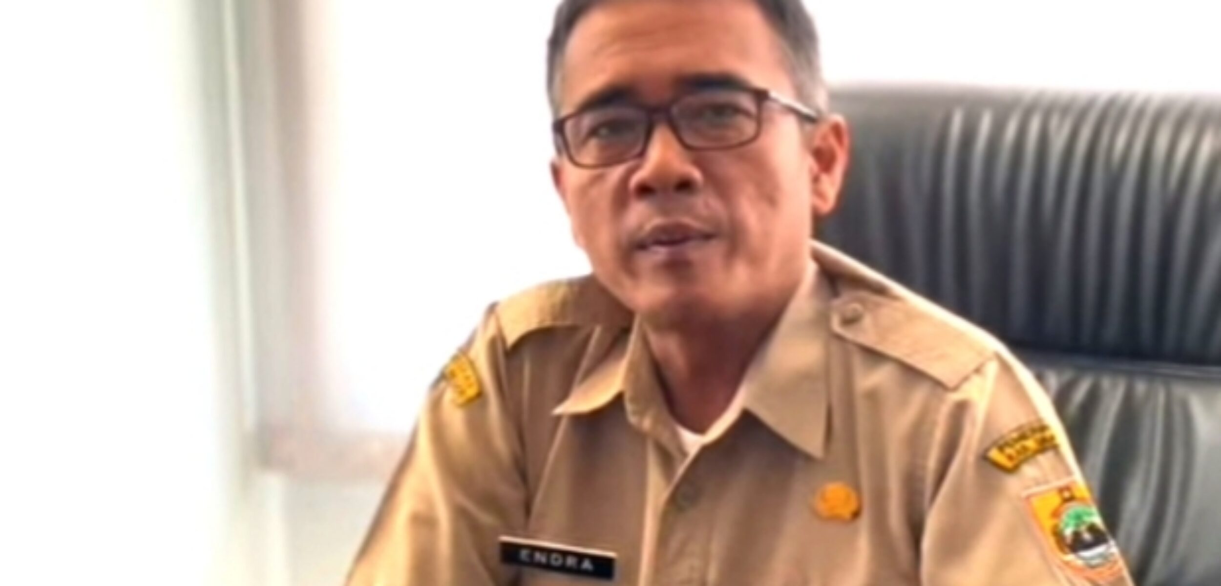 Kabid Bantuan Keuangan Desa Dinas PMD Kabupaten Sragen Endra Putranta jelaskan dana Desa tak cair. (masrikin/kabarterdepan.con)