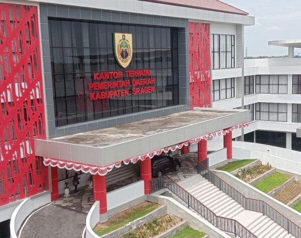Gedung kantor terpadu kebanggan Pemerintah Kabupaten Sragen (masrikin/kabarterdepan.com)