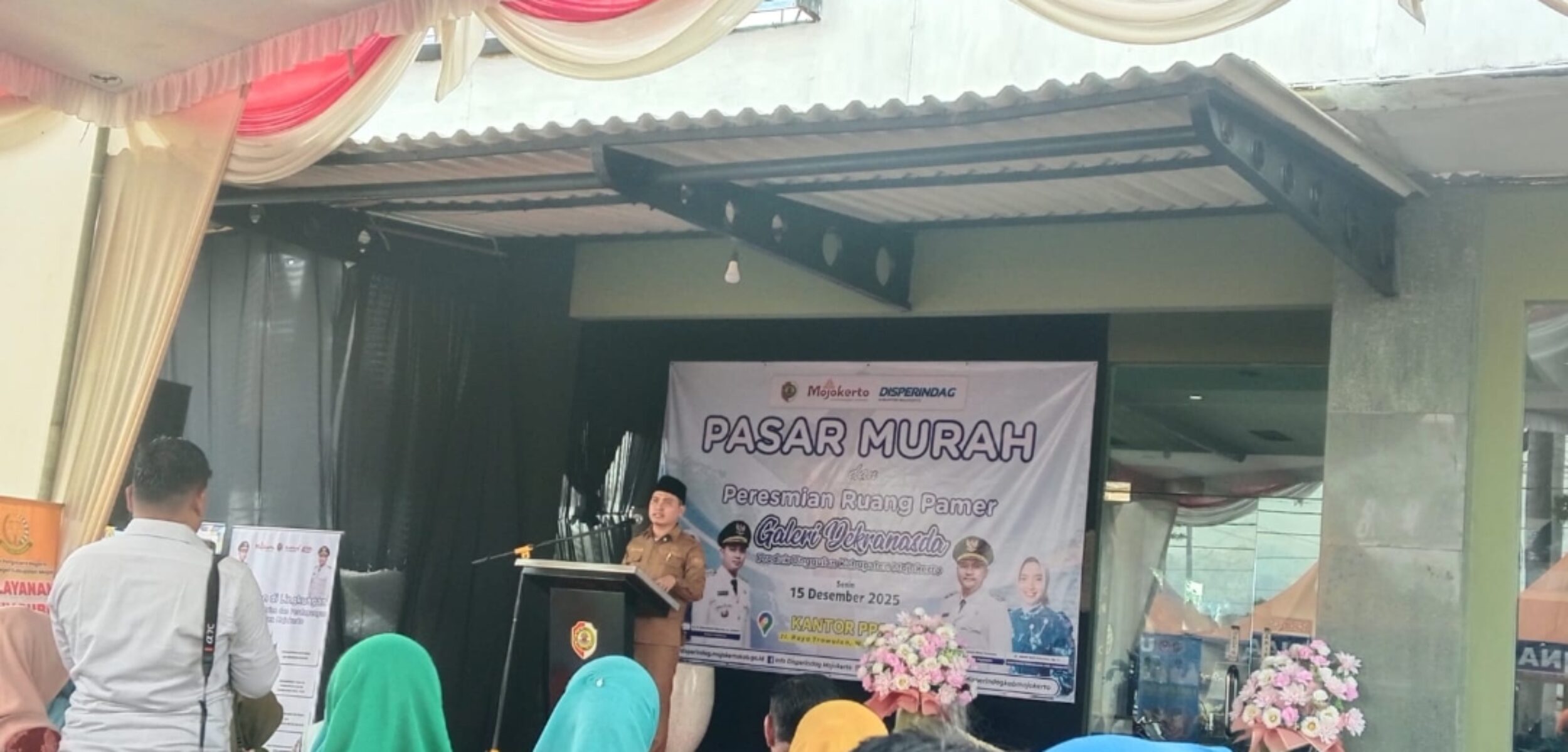 Sambutan Bupati Mojokerto Muhammad Al Barra dalam pasar murah. (Innka Cristy Natalia/kabarterdepan.com) 