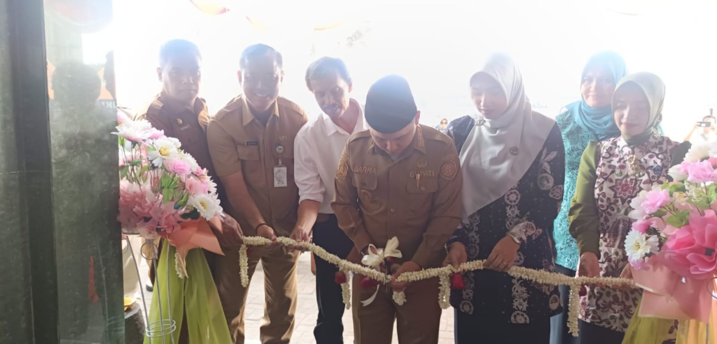 Bupati Gus Barra resmikan ruang pamer galeri kerajinan Kabupaten Mojokerto. (Ezra/kabarterdepan.com) 