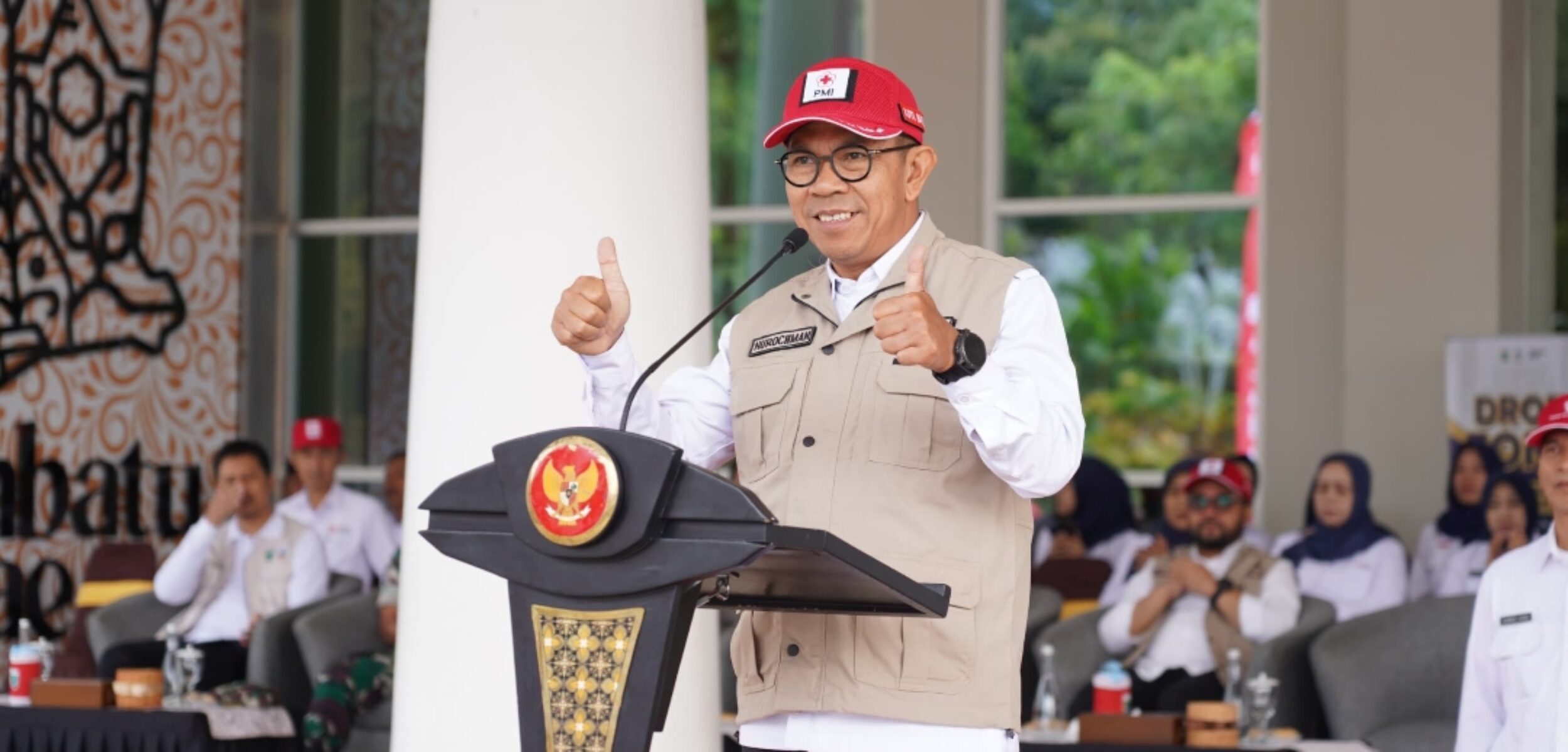 Wali Kota Batu, Nurochman, saat memimpin Apel Peringatan Hari Relawan PMI Se-Malang Raya Tahun 2025 di Balai Kota Among Tani, Pemkot Batu. (Yan/kabarterdepan.com) 