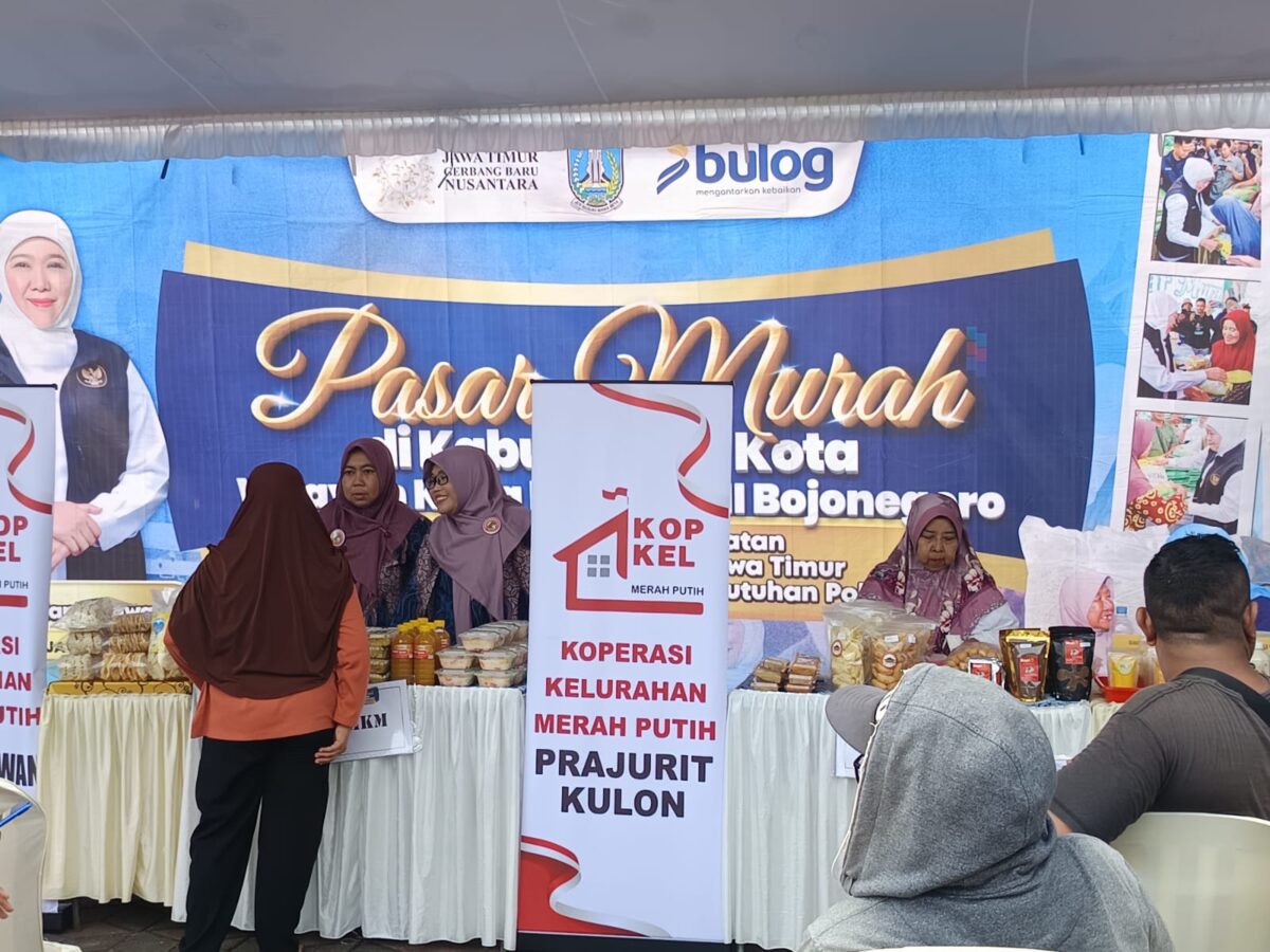 WhatsApp Image 2025 12 11 at 9.14.38 AM 1 Kegiatan Pasar Murah di Pasar Ketidur Kota Mojokerto. (Ezra)