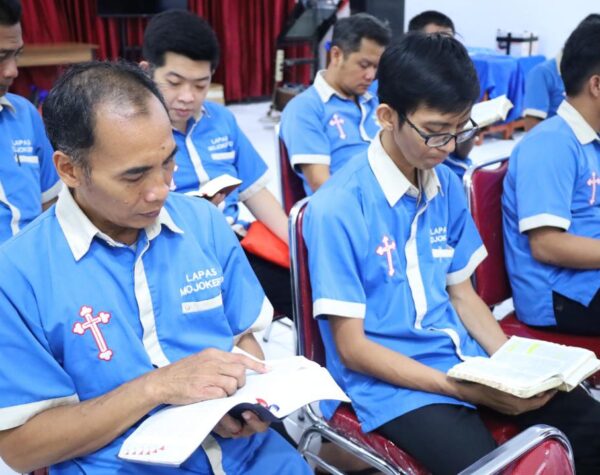 Lapas Mojokerto Gandeng Persekutuan Doa Imanuel Surabaya, Perkuat Iman WBP Nasrani
