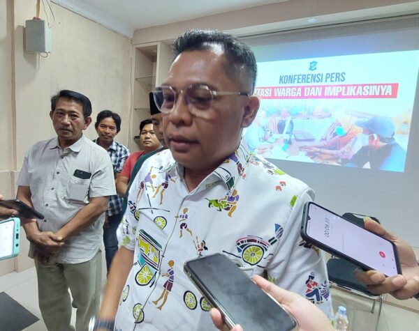 20240621 141433 1 Kepala Dispendukcapil Kota Surabaya, Eddy Christijanto menjelaskan fungsi adminduk Siola. (Husni Habib/Kabarterdepan.com)